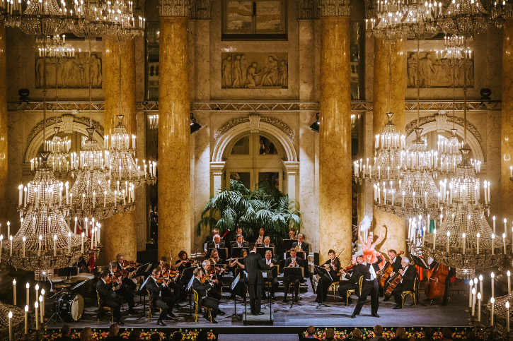 klassisches Konzert des Hofburgorchesters Wien mit Bellettpaar im Zeremoniensaal der Hofburg Wien